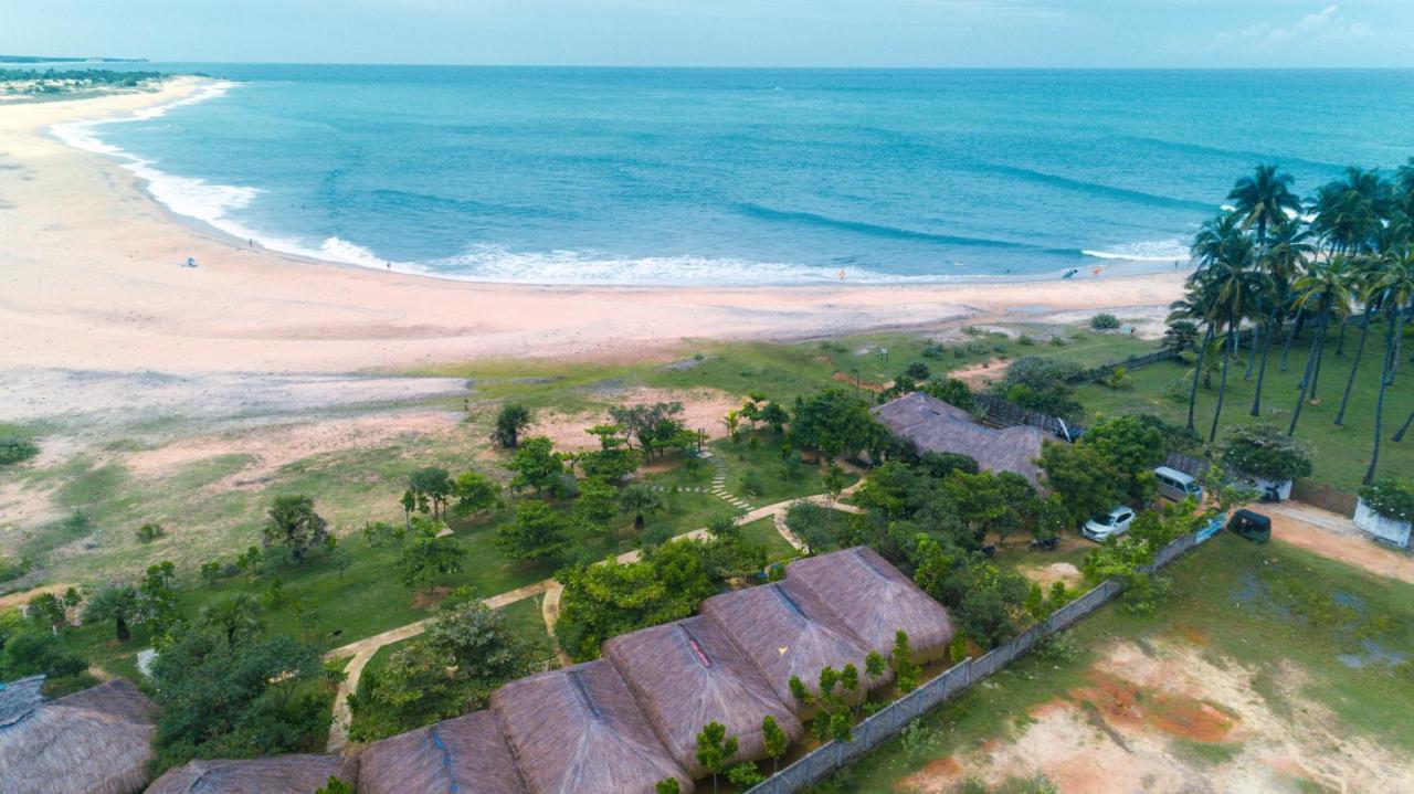 Hotel Blue Waters Arugam Bay Exterior foto