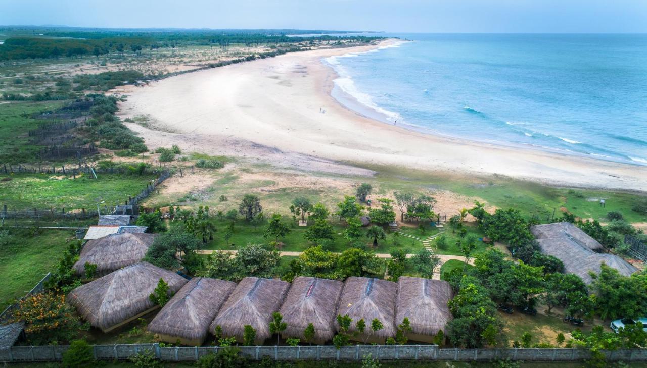 Hotel Blue Waters Arugam Bay Exterior foto