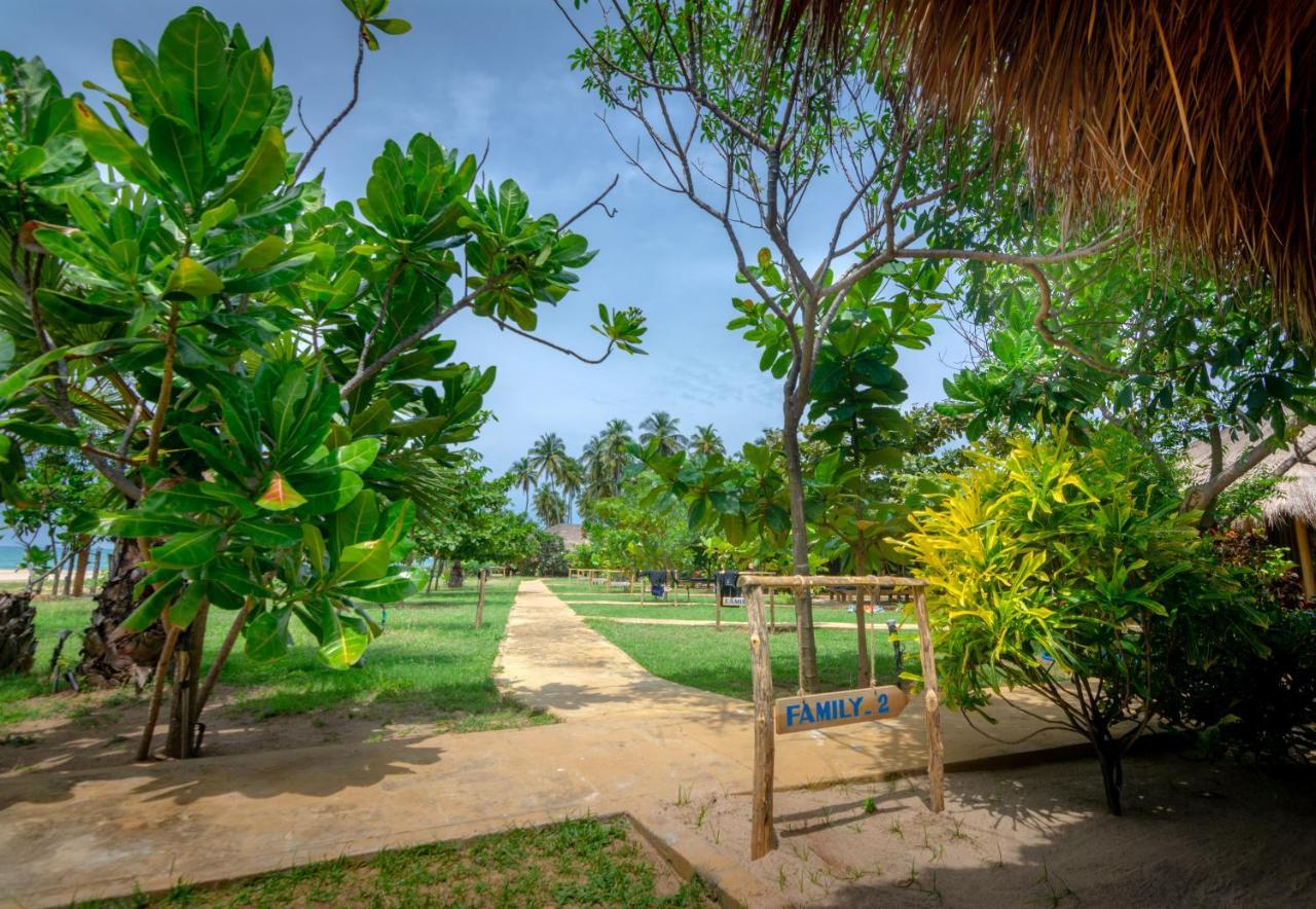 Hotel Blue Waters Arugam Bay Exterior foto