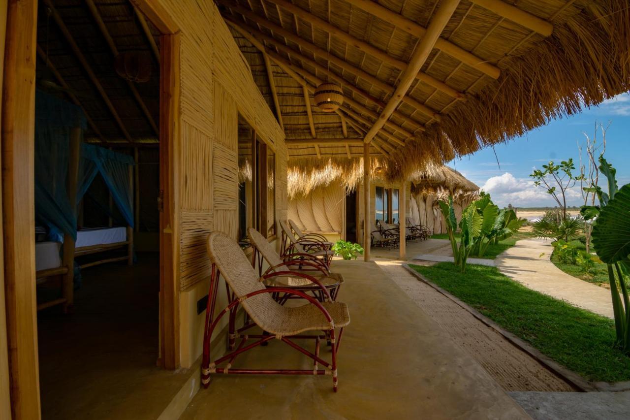 Hotel Blue Waters Arugam Bay Exterior foto